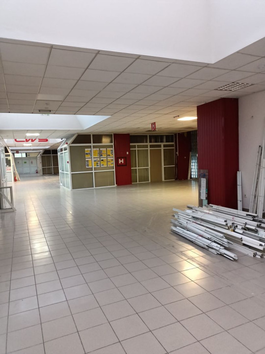 Spatiu comercial pretabil retail, servicii,  in ITC zona Vlahuta,  cu parcare