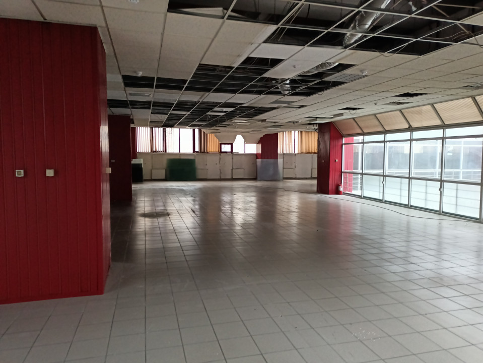 Spatiu comercial pretabil retail, servicii,  in ITC zona Vlahuta,  cu parcare