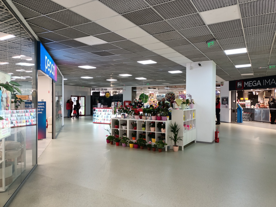 Spatiu comercial pretabil retail, servicii,  in ITC zona Vlahuta,  cu parcare