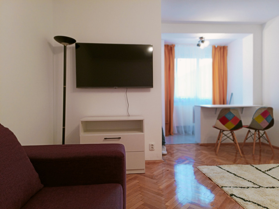 Garsoniera renovata, Etaj 3/9, Prima inchiriere - Calea Bucuresti