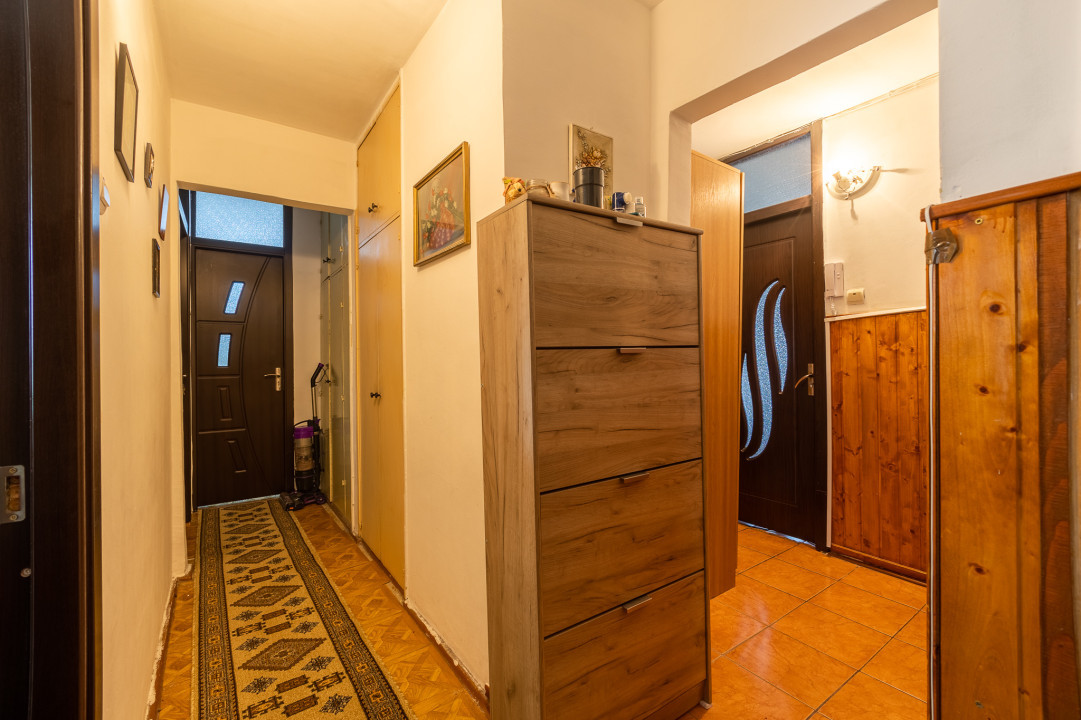 Apartament 4 camere, 2 balcoane, Etaj intermediar - Strada Carpatilor