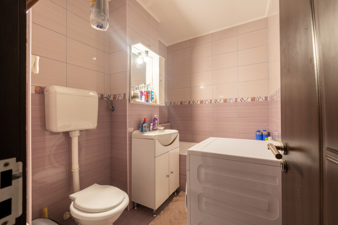 Apartament 4 camere, 2 balcoane, Etaj intermediar - Strada Carpatilor