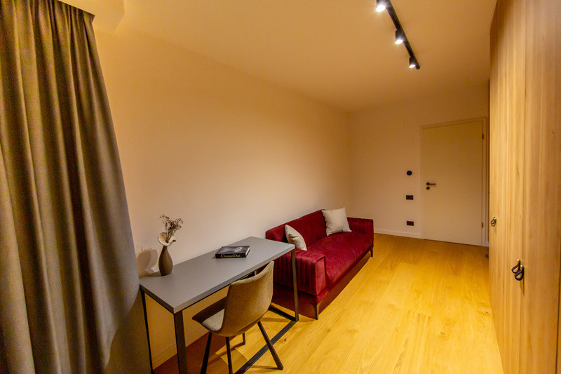 Apartament de 2 camere + birou
