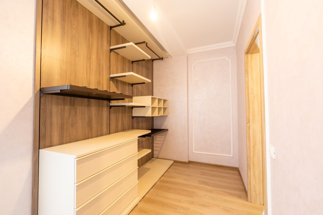 Penthouse 4 camere cu terasa generoasa si garaj subteran , zona Coresi