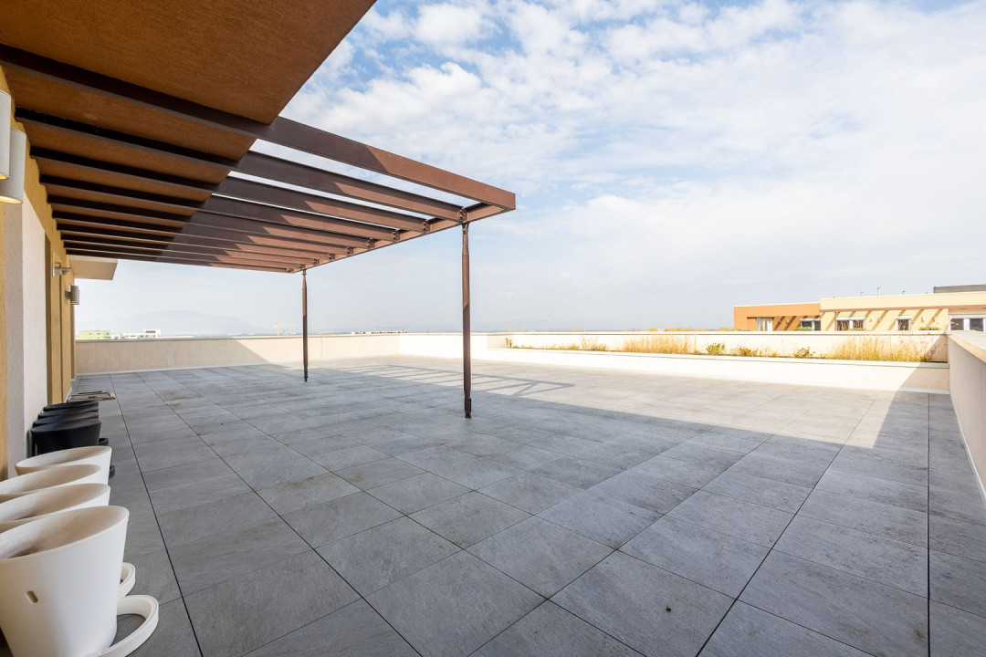 Penthouse 4 camere cu terasa generoasa si garaj subteran , zona Coresi