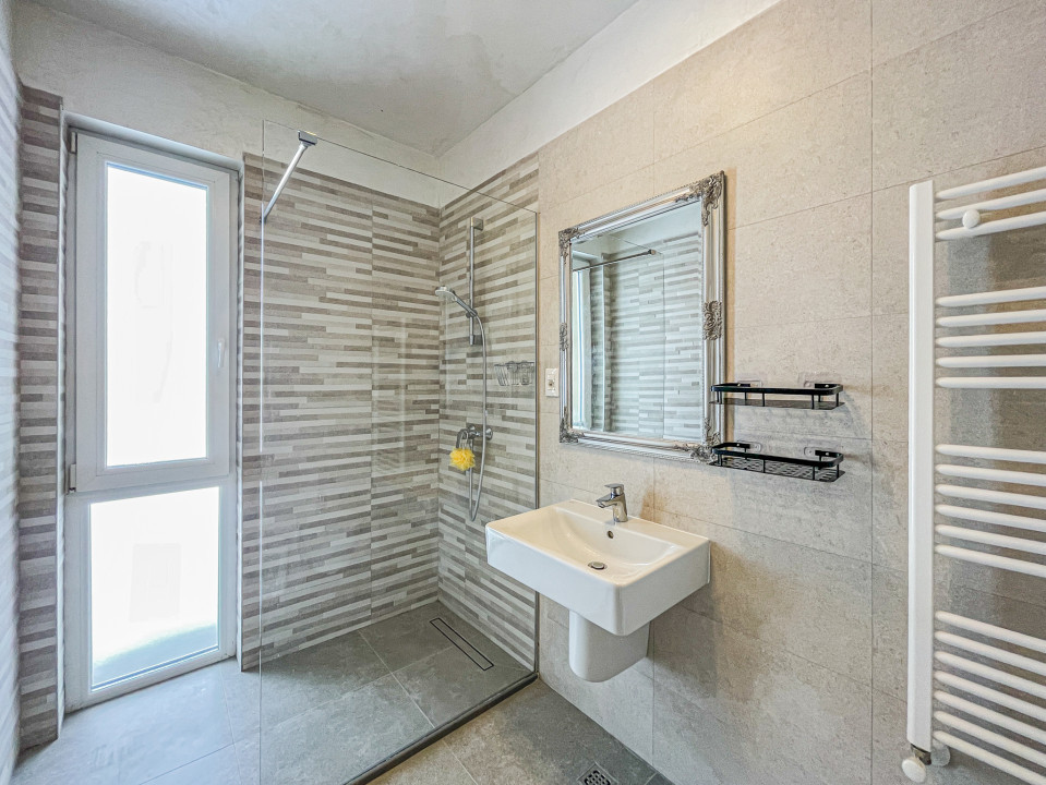 Penthouse 4 camere cu terasa generoasa si garaj subteran , zona Coresi