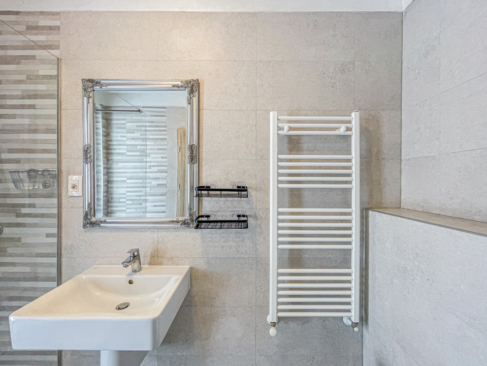 Penthouse 4 camere cu terasa generoasa si garaj subteran , zona Coresi