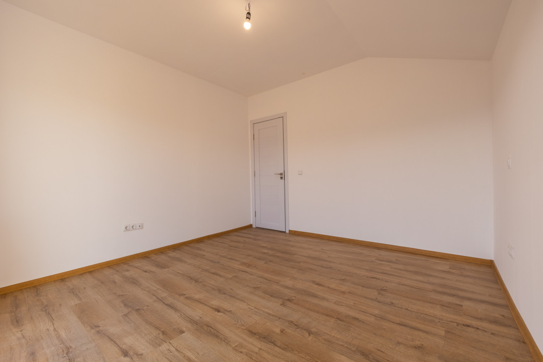 Vila Brasov, Cristian, singur in curte, intabulata, toate utilitatile