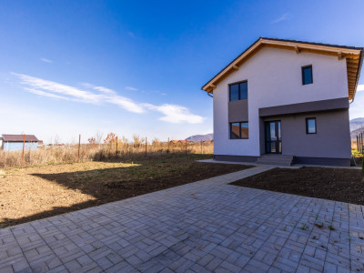 Vila Brasov, Cristian, singur in curte, intabulata, toate utilitatile