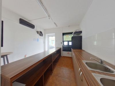 De inchiriat - Spatiu comercial-intrare din strada-str Lunga