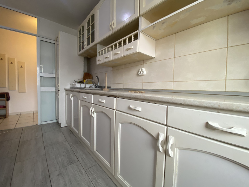 Apartament cu 3 camere Zona Bartolomeu