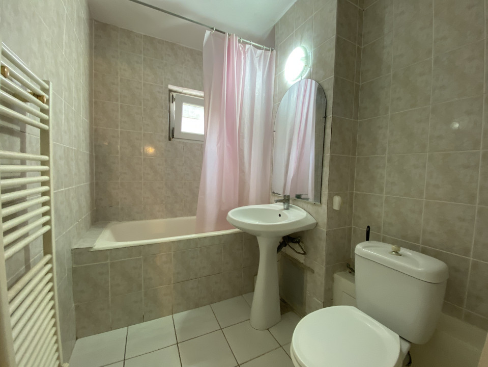 Apartament cu 3 camere Zona Bartolomeu