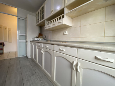 Apartament cu 3 camere Zona Bartolomeu